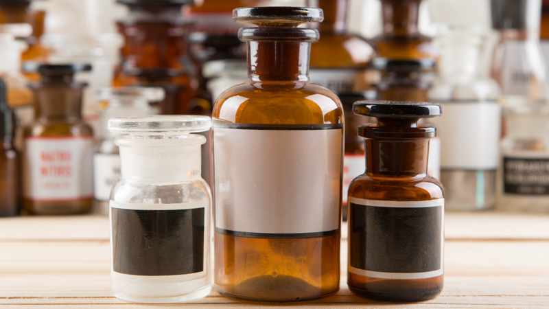 Apothekergläser und -flaschen